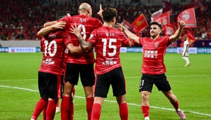 蓉城将帅玩疯了！亚泰练得太苦 彭欣力超级杀器？球迷：三八大盖